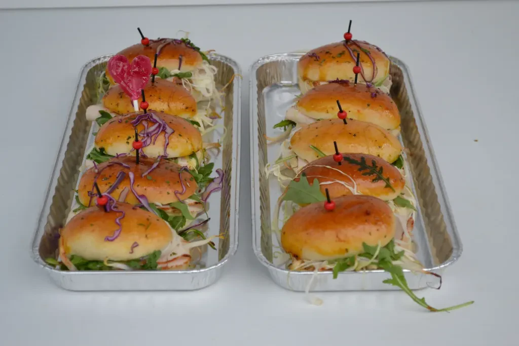10 High Tea sandwiches kipfilet
